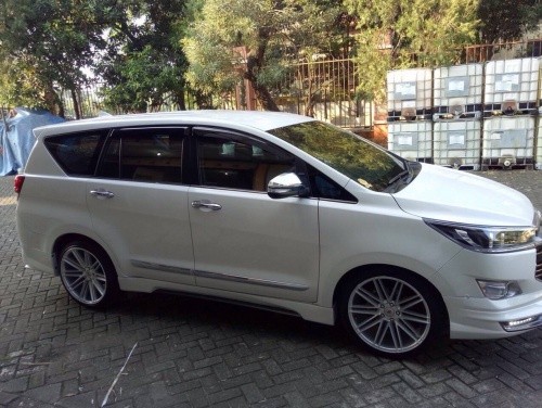 Toyota Innova &quot;sieu ngau&quot; nho goi do bodykit sieu re-Hinh-4